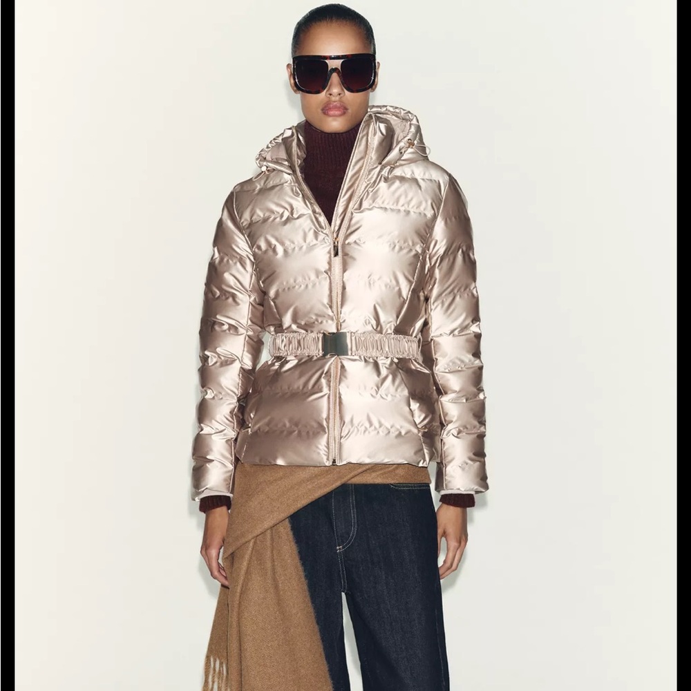 Zara limited edition FITTED CROPPED WINDPROOF
ANORAK MI SOFT GOLD